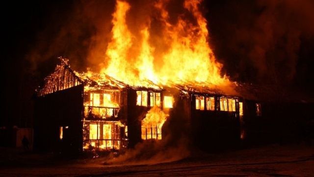 Пожар в Бельцах: частный дом сгорел дотла
