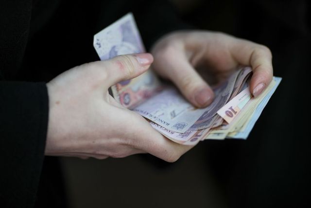 Din 13 mai, românii pot investi în titluri de stat Tezaur la randamente de până la 6,85% pe an
