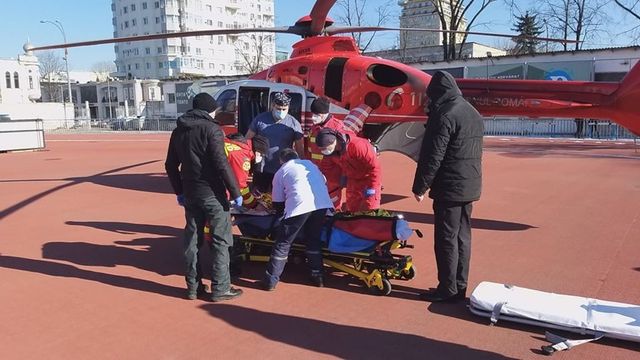 Femeie din Ocnița, transportată cu elicopterul SMURD la un spital din Chișinău