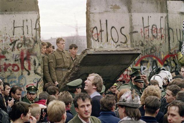 30 de ani de la căderea Zidului Berlinului