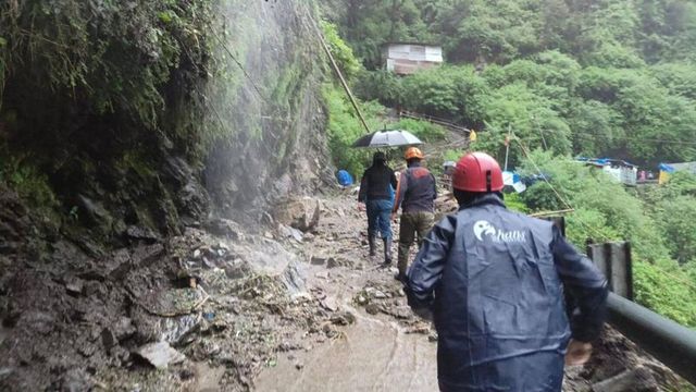Landslide on Kedarnath Yatra route due to heavy rainfall, several missing