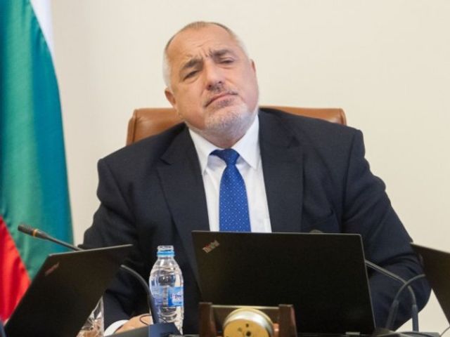 Радев отправи острил критики към правителството по повод актуализацията на бюджета