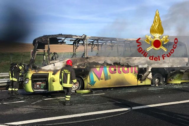 Roma, bus Atac prende fuoco a piazzale Clodio