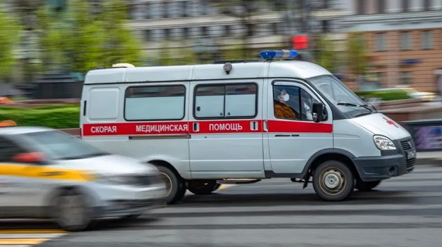 Фото водителя Mercedes, на полной скорости влетевшего в двух женщин на зебре в Москве