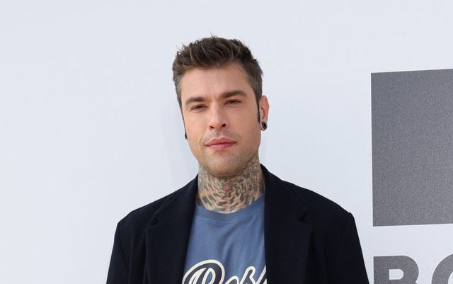Per Fedez leggero miglioramento, il monitoraggio è costante