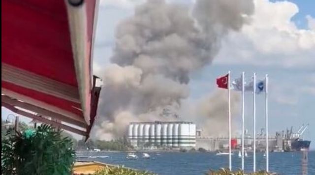 Turchia, esplosione in zona silos di grano nel porto di Derince: diversi feriti