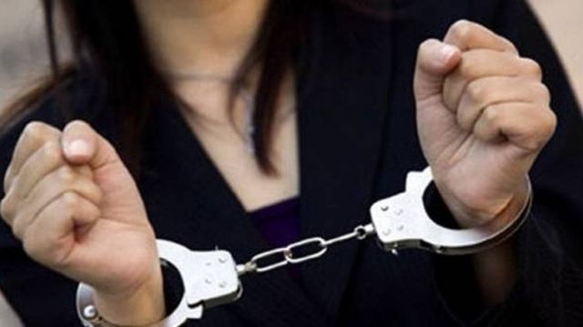 O femeie de 45 de ani – reținută pentru că ar fi vrut să comercializeze capsule de mac