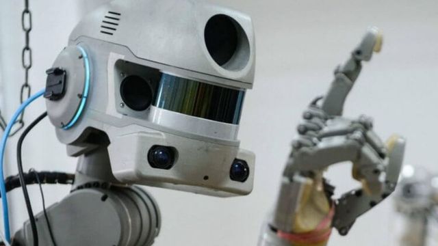 De ce robotul spațial FEDOR nu mai are voie să posteze pe Twitter