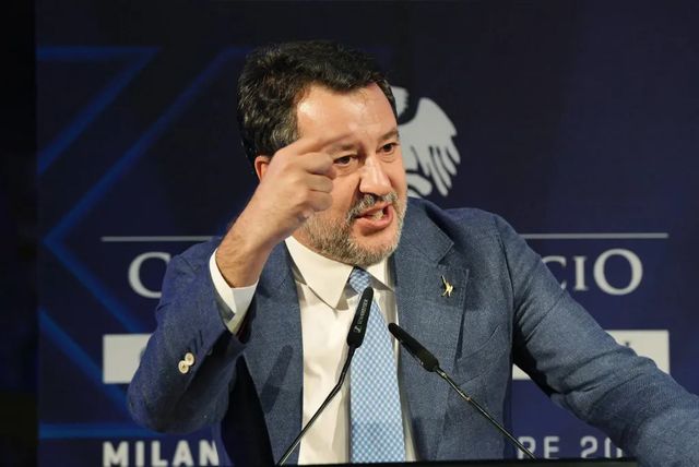 Manovra, Salvini ancora all'attacco su banche e affitti