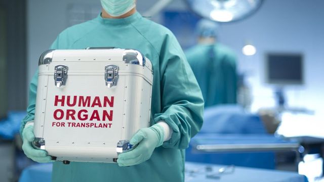 Bărbatul care a donat o parte din ficatul său unei fetițe de nouă ani, a primit asigurare medicală pe viață