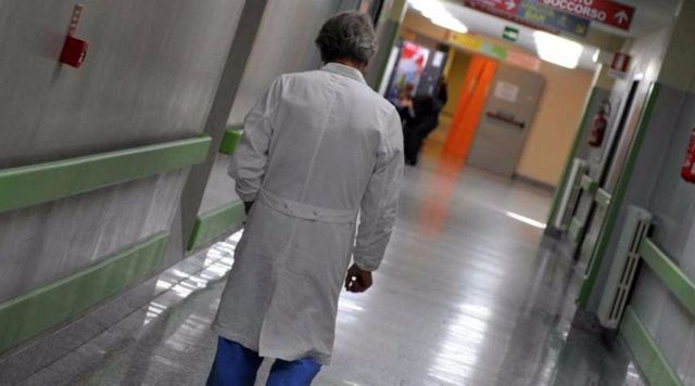 Reggio Calabria, sospesi 15 operatori sanitari che avevano rifiutato il vaccino