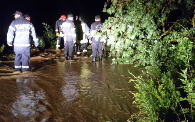 Bilanț după furtunile care au măturat România. 48 de oameni salvați din ape