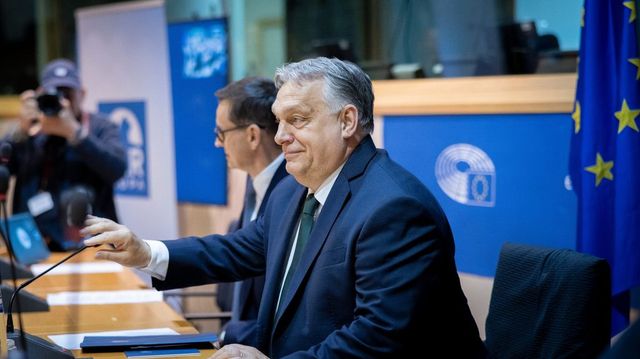 Orbán Viktor: mindenkinek az uniós határokon kívül kell maradnia mindaddig, amíg menekültügyi kérelmét elbírálják