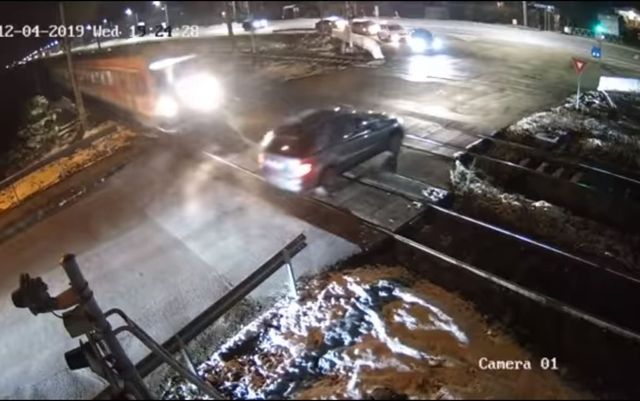 Momentul în care un șofer neatent din Cluj evită la milimetru o tragedie