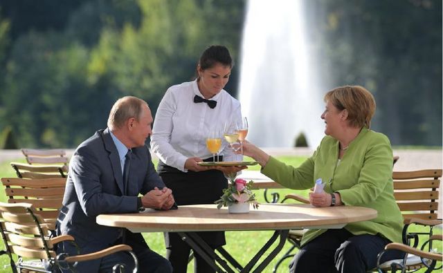 Astăzi Vladimir Putin se va întîlni la Moscova cu Angela Merkel