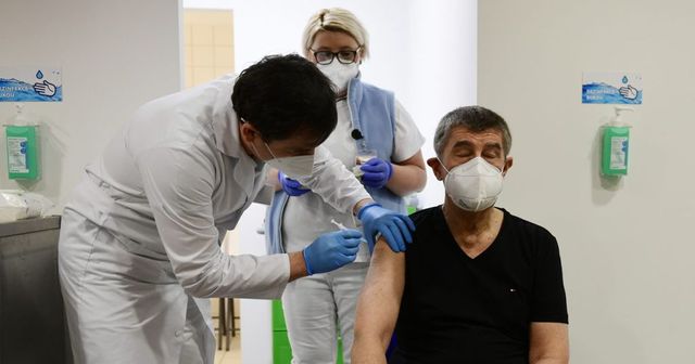Premiér Babiš dostal druhou dávku vakcíny proti covidu-19