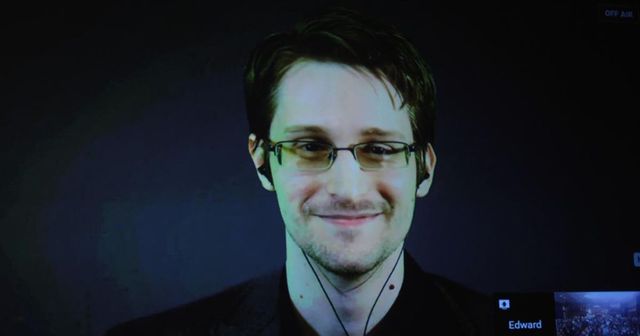 Snowden může zůstat v Rusku na neomezenou dobu, občanství zatím nechce
