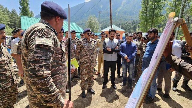 Shah holds security review meeting for Amarnath Yatra
