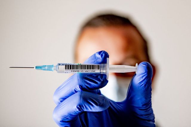 Franța îi va sancționa pe membrii personalului sanitar care nu s-au vaccinat