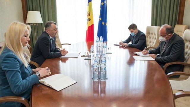 Ион Кику провел встречу с послом Румынии в Молдове