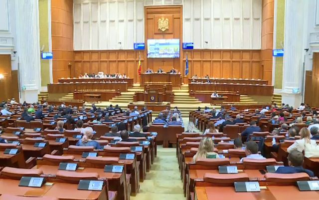 USR, PMP, UDMR și minoritățile naționale, discuții în Parlament pentru urgentarea depunerii moțiunii de cenzură