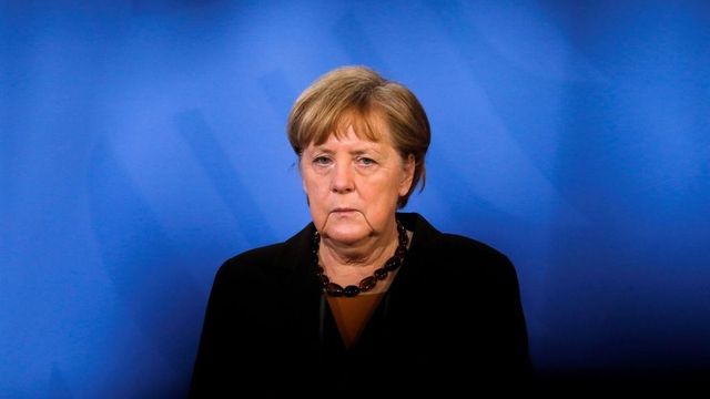 Merkelová je pro celoněmeckou uzávěru, chce krátká a důrazná opatření