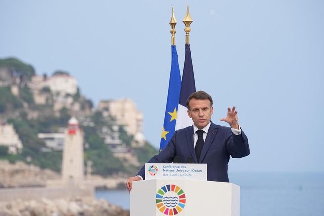 Macron, 'il blocco umanitario a Gaza è uno scandalo'