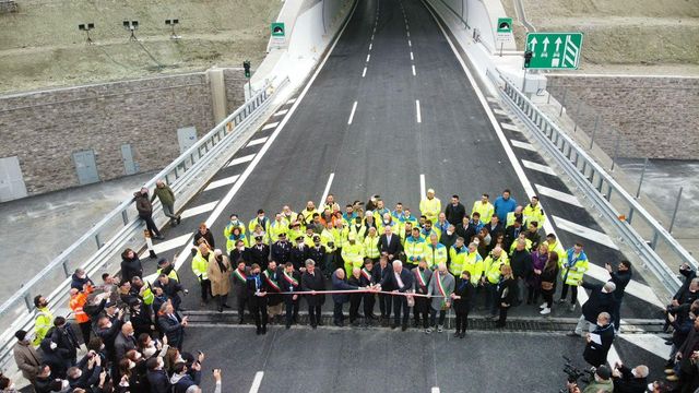 Aspi inaugura nuovo tratto A1 e galleria a tre corsie più grande d’Europa