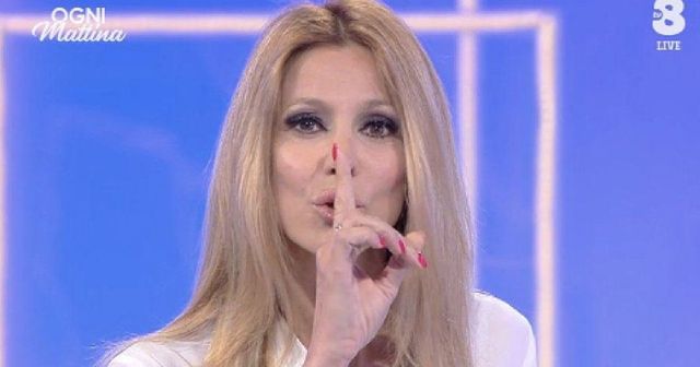 Magalli la critica suoi social, Adriana Volpe replica in diretta tv: “Non sto zitta”