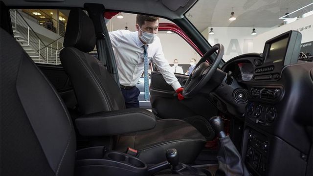 Продажи новых автомобилей в России в феврале выросли на 1%