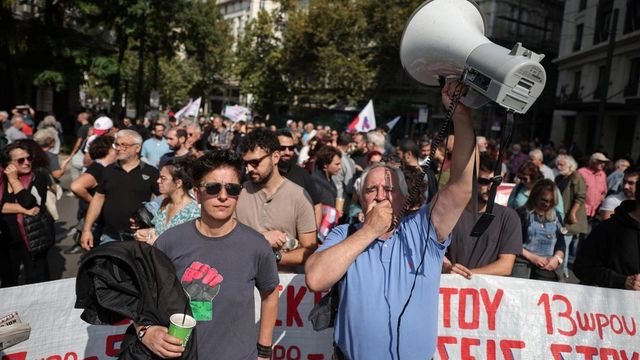 El Parlamento griego aprueba la jornada de trabajo de hasta 13 horas diarias