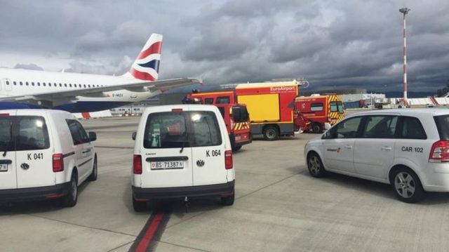 Un avion a aterizat de urgență după ce mai mulți pasageri s-au luat la bătaie