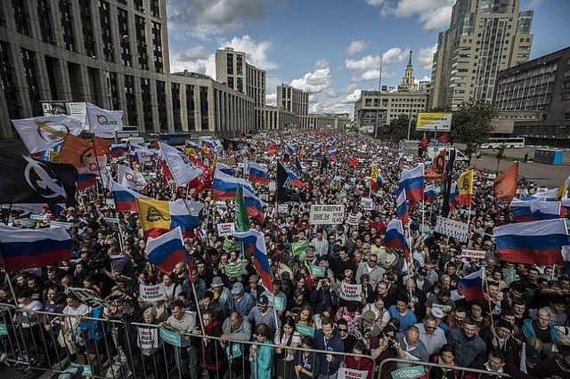 Хиляди поискаха честни изборни с протест в Москва