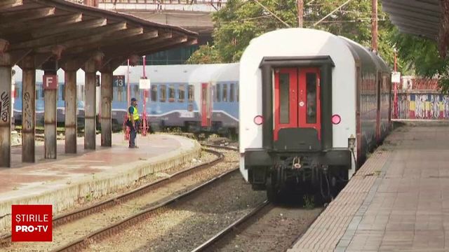 Incendiu: Un tren Săgeata Albastră cu 90 de oameni aflați în interior a luat foc