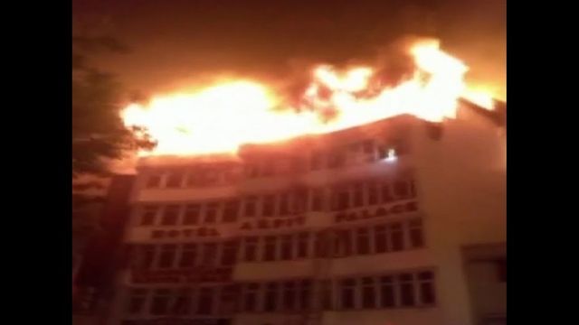 Incendiu hotel New Delhi. 17 persoane au murit