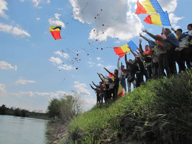 Orban: Acum 30 de ani, la podul de flori spre Republica Moldova, au fost peste un milion de români