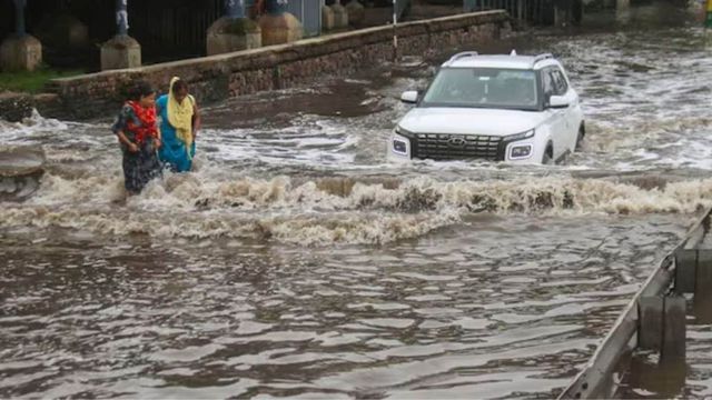 Met issues ‘orange’ alert for heavy rains in three Himachal districts, over 200 roads still closed