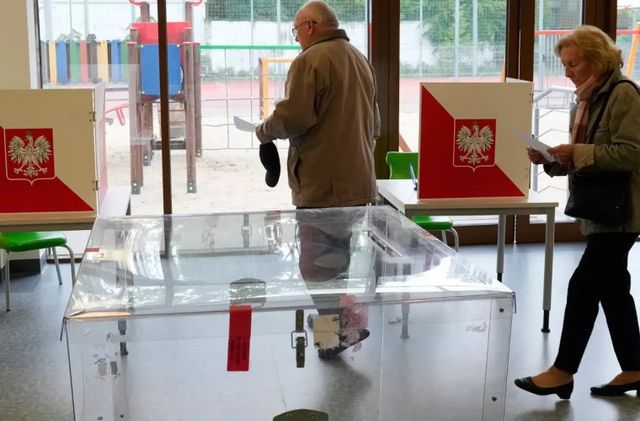 În Polonia are loc turul doi al alegerilor prezidențiale