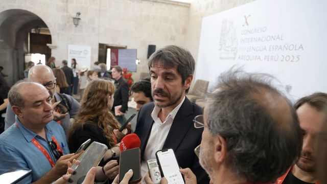 Urtasun respalda el “magnífico” trabajo de García Montero en el Instituto Cervantes