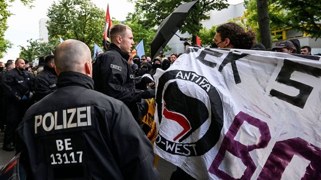Szijjártó Péter az Antifa mozgalom terrorszervezetté nyilvánítását kezdeményezte az Európai Unióban