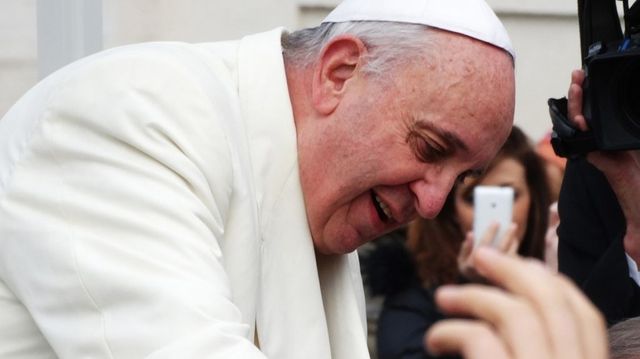 Papa Francisc și-a anulat evenimente oficiale, a treia zi consecutiv
