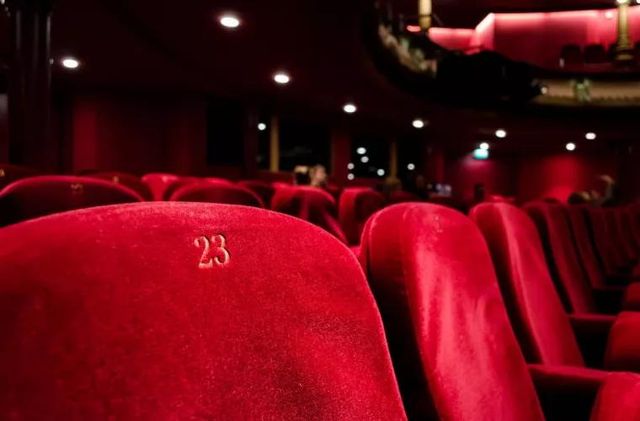 Actorii cer redeschiderea teatrelor