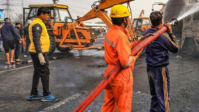 Fire erupts in Mumbai high-rise in Dahisar, rescue ops underway