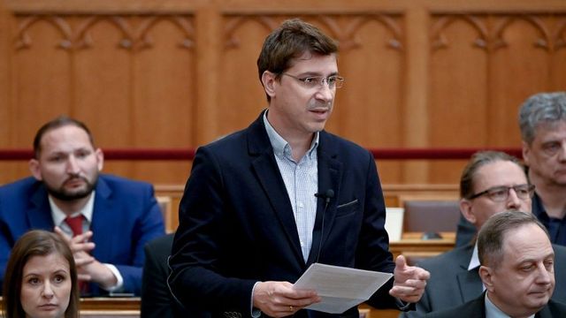 Jakab Pétert leváltották a Jobbik-frakció éléről