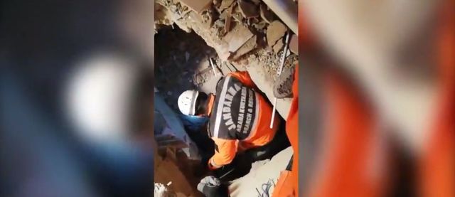 Cutremurul din Turcia. Momentul în care o fetiță este scoasă vie de sub dărâmături la 24 de ore de la seism