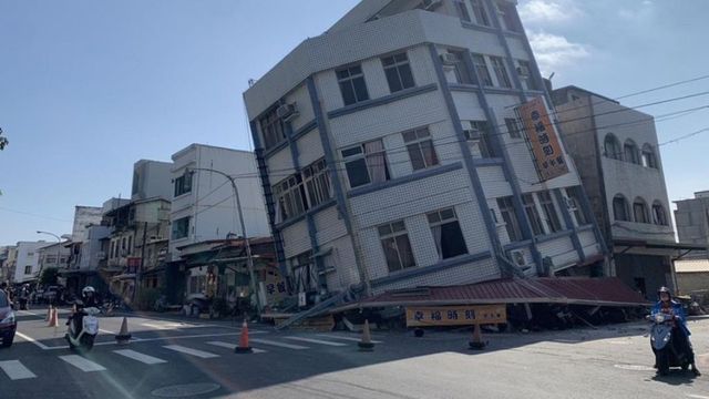 Taiwanul a fost lovit de cel mai puternic seism din ultimii 25 de ani; Peste 26 de clădiri prăbușite