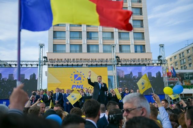 Iohannis nu vede cu ochi buni racolările primarilor PSD făcute de liberali