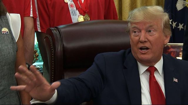 Usa, Trump prende le distanze dai cori contro la deputata Omar