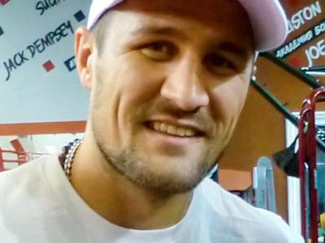 Ковалёв победил Альвареса и снова стал чемпионом мира
