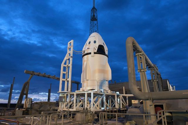 Маск назвал сроки первого запуска Dragon-2 к МКС